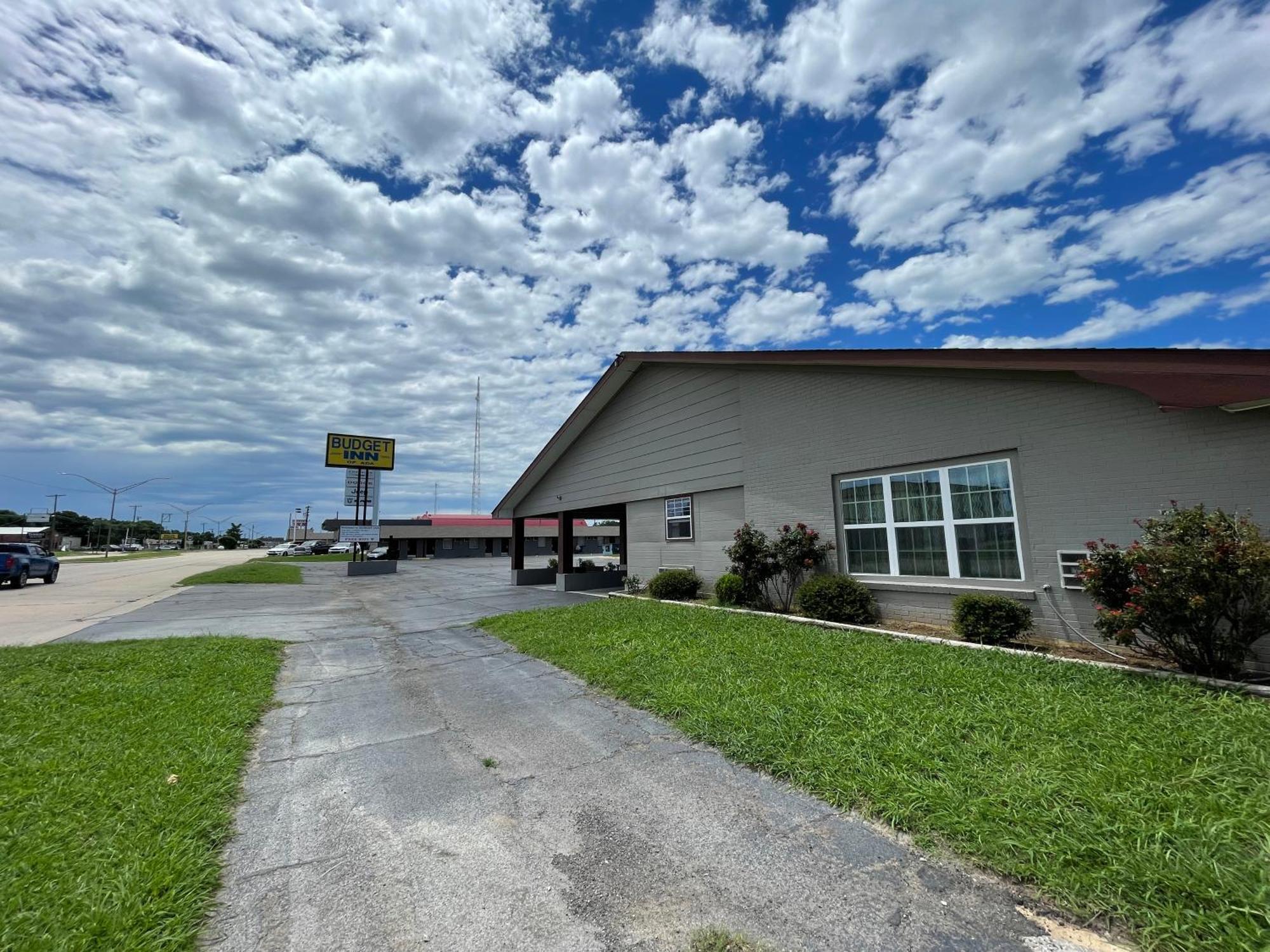 Budget Inn Ada Exterior photo
